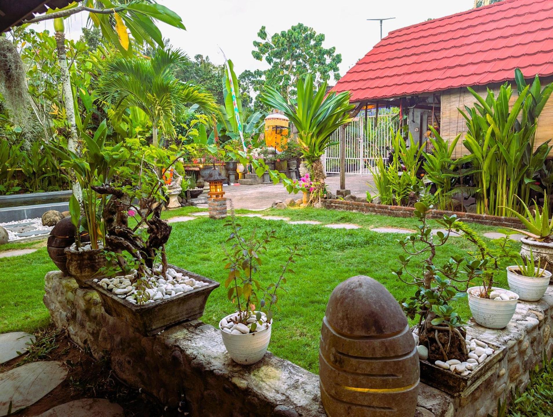 Ayumar Homestay Medewi Pulukan Bagian luar foto