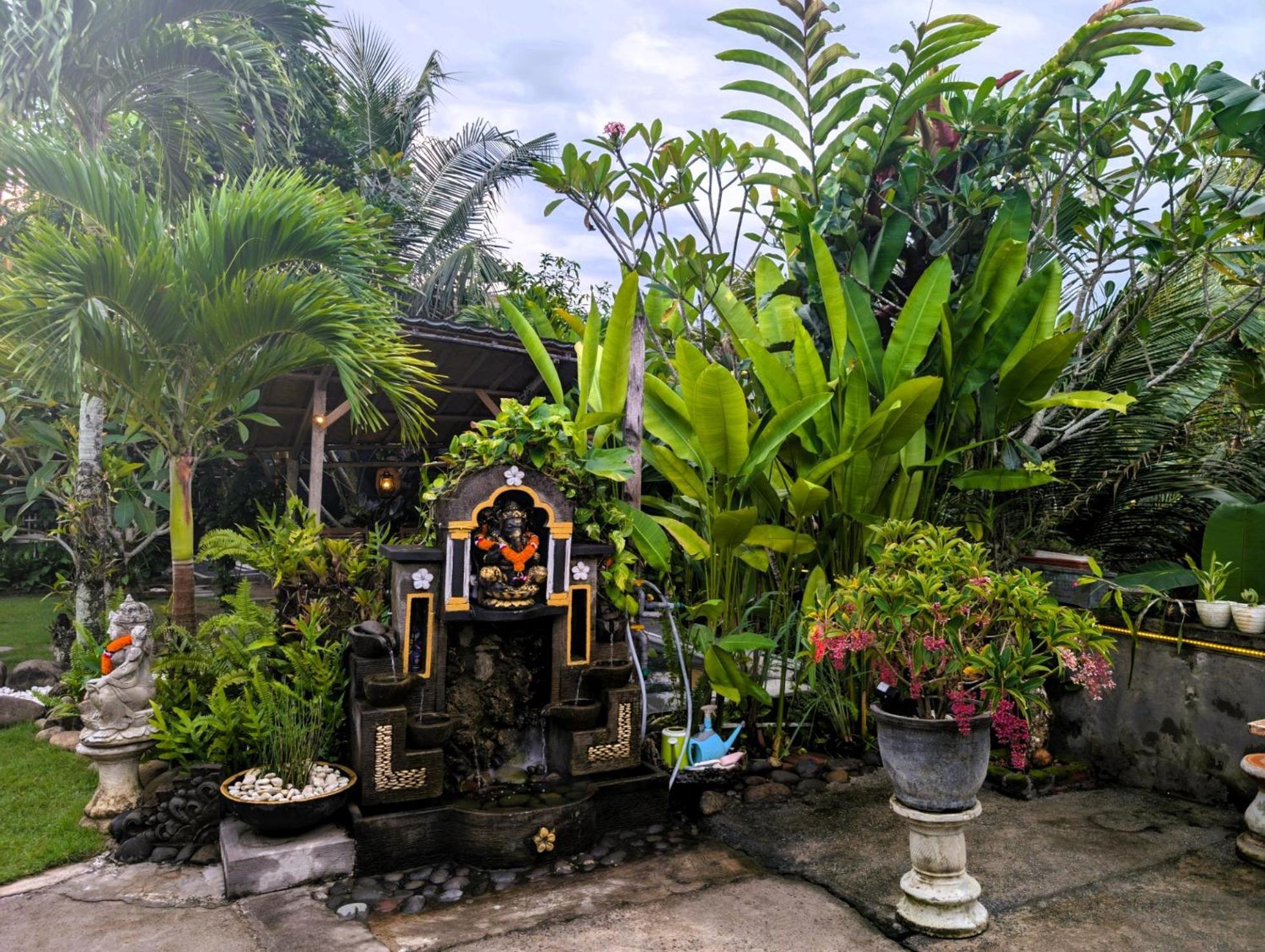 Ayumar Homestay Medewi Pulukan Bagian luar foto