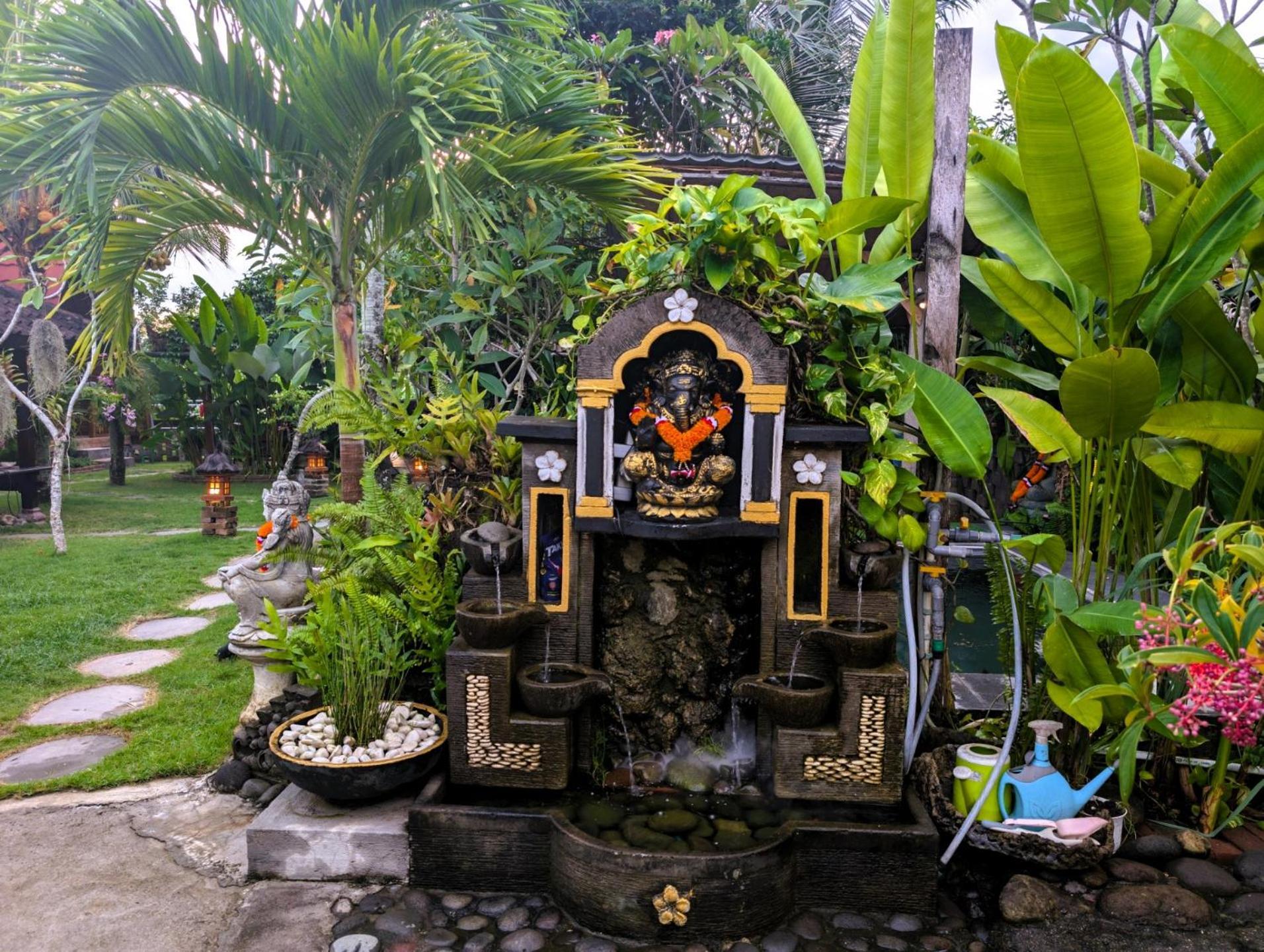 Ayumar Homestay Medewi Pulukan Bagian luar foto