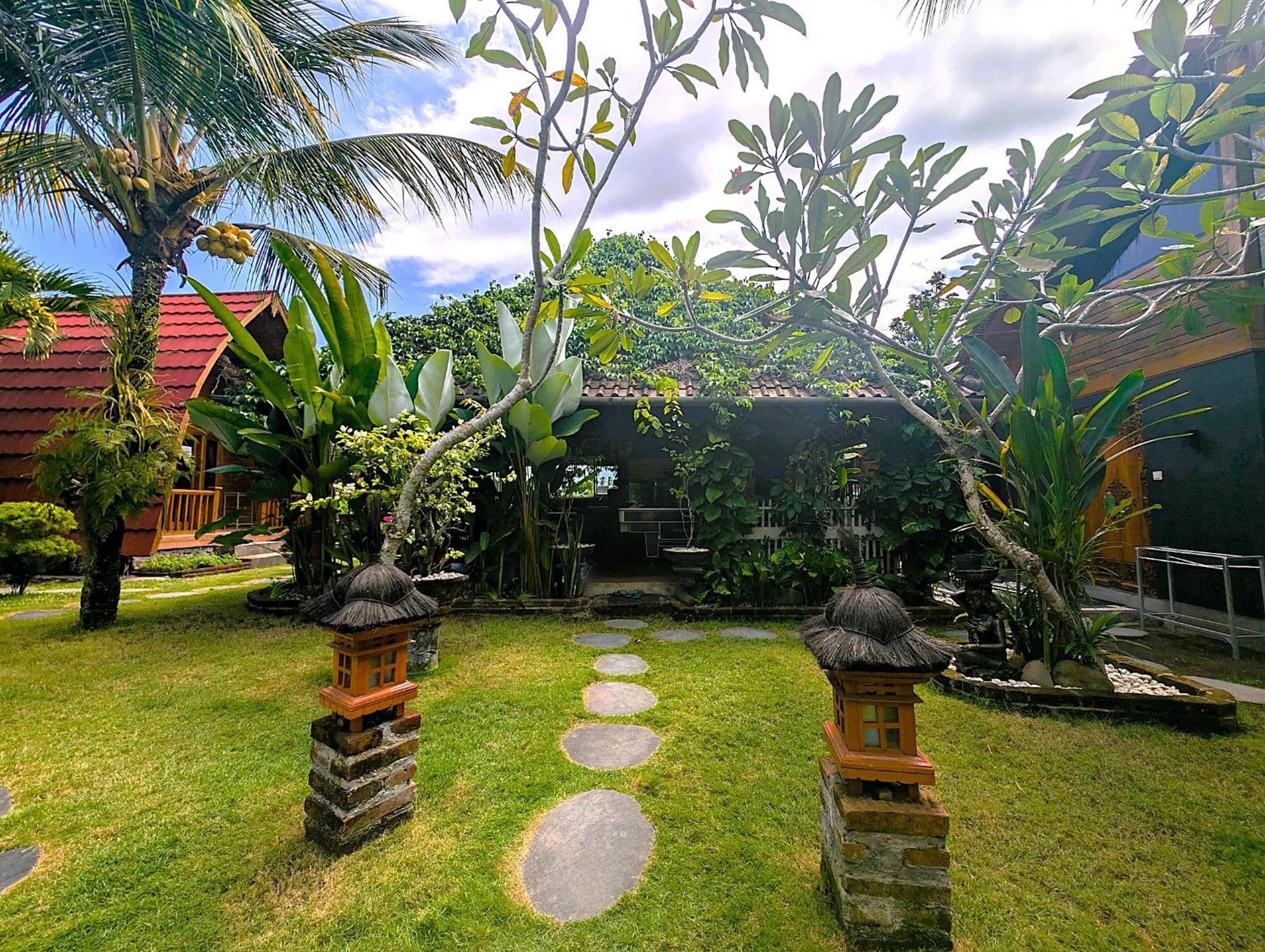 Ayumar Homestay Medewi Pulukan Bagian luar foto