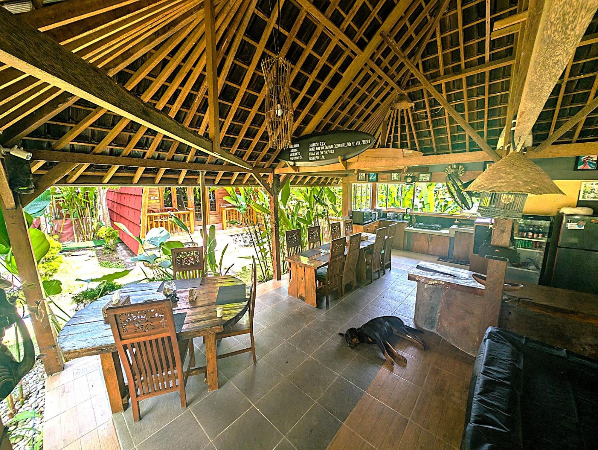 Ayumar Homestay Medewi Pulukan Bagian luar foto